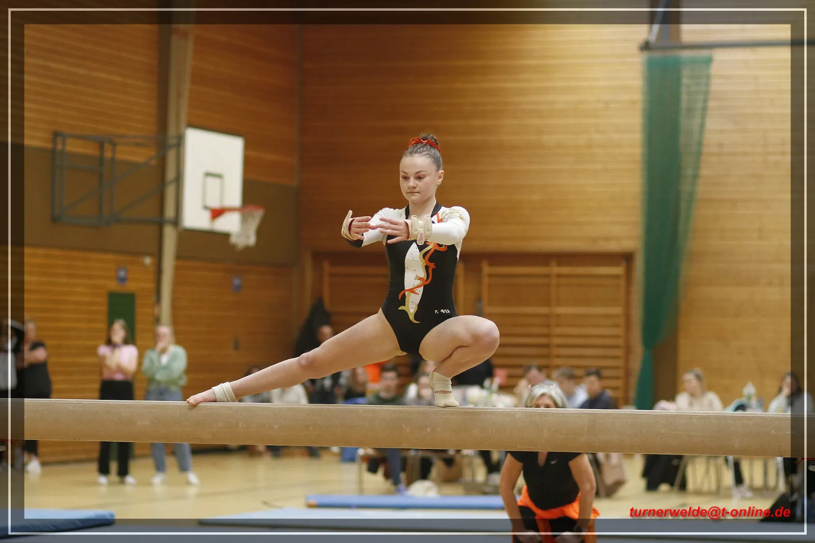 Heike Schweiger bei der Vorbereitung zur doppelten Kosaken-Drehung